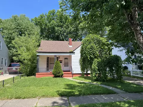 19637 Kenosha St, Harper Woods, MI 48225