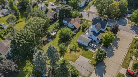 705 Davis St, Manistee, MI 49660