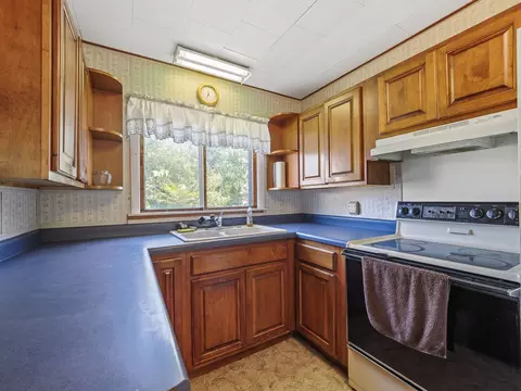 705 Davis St, Manistee, MI 49660 photo 3