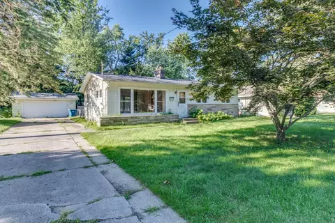 328 Country Club Ter, Battle Creek, MI 49015