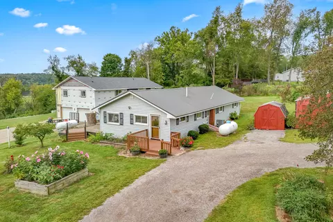 7260 N Lakeview Dr, Hillsdale, MI 49242