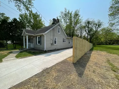 5138 Hughes Rd, Lansing, MI 48911
