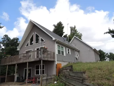 4796 Round Lake Dr, Fennville, MI 49408