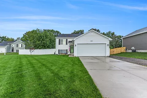 1305 Waters Edge Ct, Whitehall, MI 49461