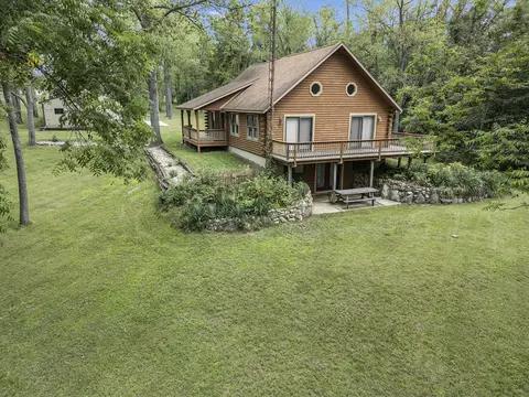 9501 Bever Rd, Delton, MI 49046