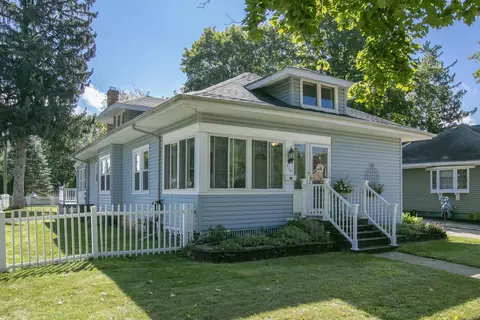 219 Liberty St, Buchanan, MI 49107