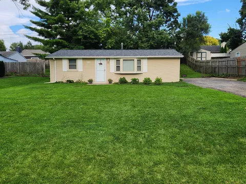 2012 Hoeft Dr, Commerce Twp, MI 48390