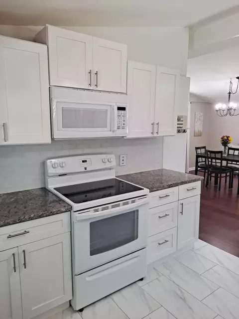2012 Hoeft Dr, Commerce Twp, MI 48390 photo 10