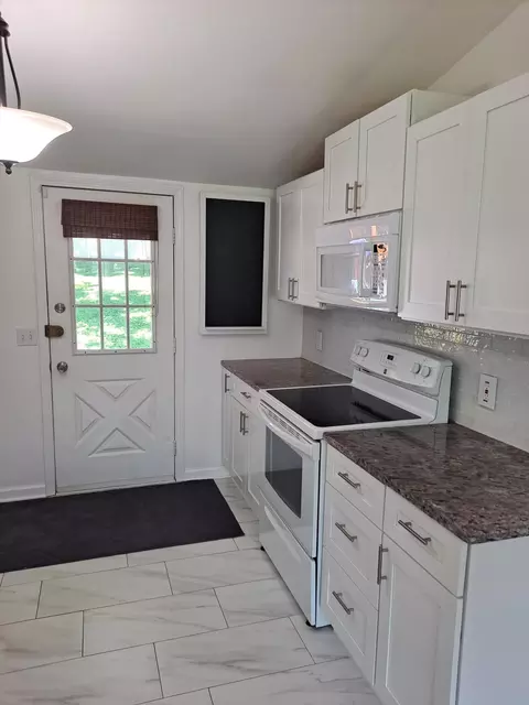 2012 Hoeft Dr, Commerce Twp, MI 48390 photo 9
