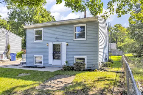 3821 Burchfield Dr, Lansing, MI 48910