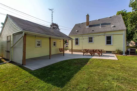 409 Center Dr, Tecumseh, MI 49286 photo 3