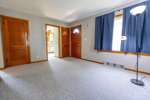 409 Center Dr, Tecumseh, MI 49286 photo 2