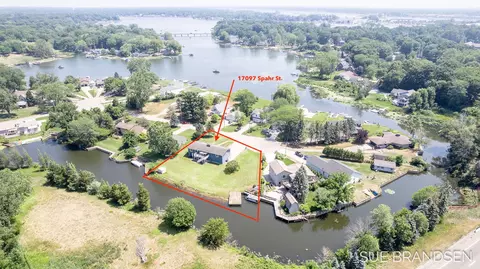 17097 Spahr St, Spring Lake, MI 49456