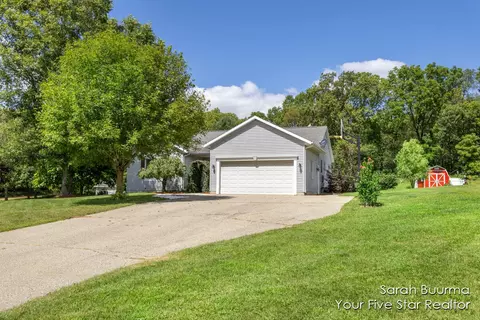 7728 Eagle Ridge Dr, Middleville, MI 49333