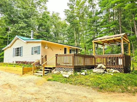 2395 E Oakwood Dr, White Cloud, MI 49349