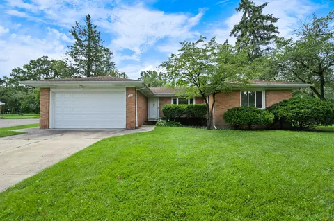 933 Northlawn Ave, East Lansing, MI 48823