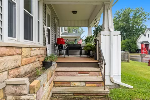 207 E Mcdevitt Ave, Jackson, MI 49203 photo 4