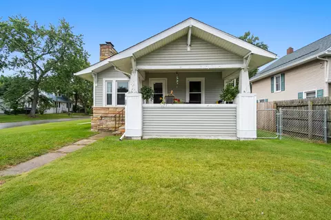 207 E Mcdevitt Ave, Jackson, MI 49203 photo 2