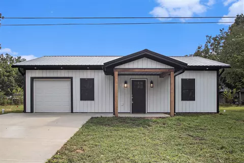 70041 Sheridan Dr, Edwardsburg, MI 49112
