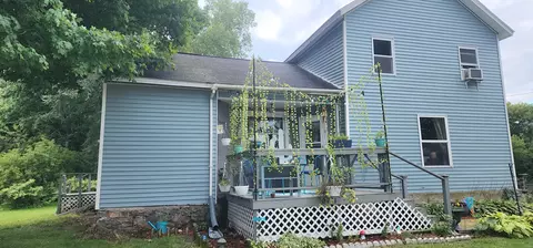 10711 W Saint Charles Rd, Sumner, MI 48889