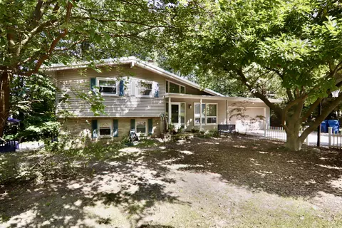 2369 Crestview Dr SW, Wyoming, MI 49519