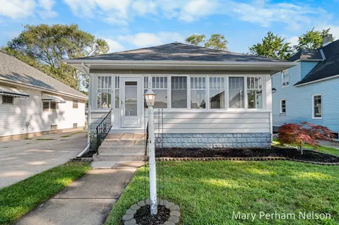 361 W 18th St, Holland, MI 49423