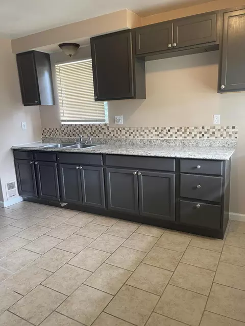 8090 Robert St, Taylor, MI 48180 photo 3