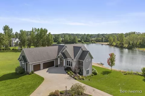 1866 Sunset Dr, Dorr, MI 49323 photo 3