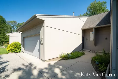 2697 Limestone Ln NE, Grand Rapids, MI 49525