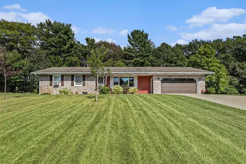 17686 Navaho Dr, Spring Lake, MI 49456