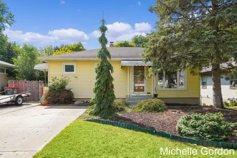 4141 Hillsdale Ave NE, Grand Rapids, MI 49525