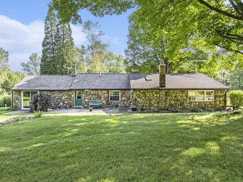 526 River Rd, Otsego, MI 49078