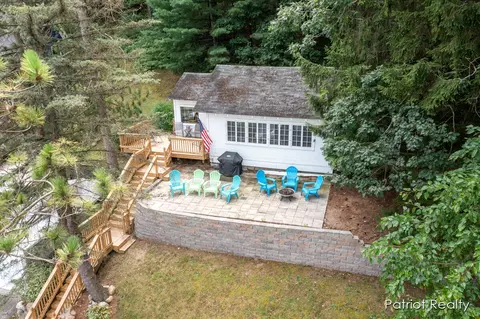 140 Pickerel Lake Dr, Newaygo, MI 49337