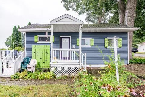 2020 Lake View Dr, Brooklyn, MI 49230