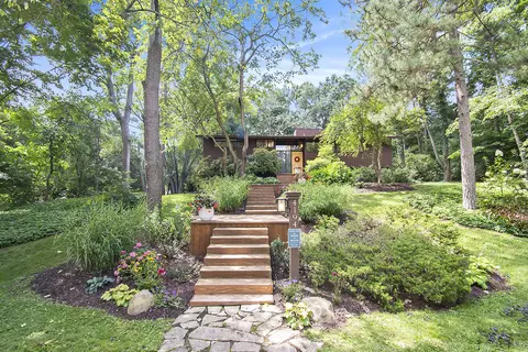 4194 Thornoaks Dr, Ann Arbor, MI 48104