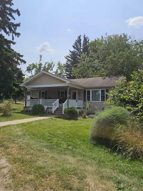6590 E Berrien St, Eau Claire, MI 49111