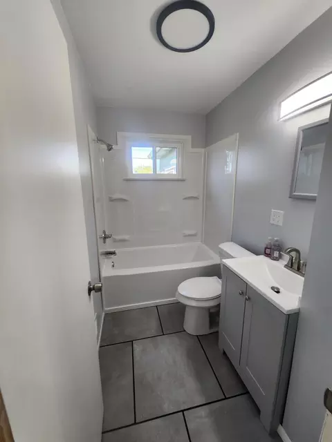 9354 Lisa St, Romulus, MI 48174 photo 8
