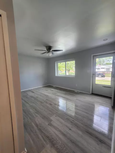 9354 Lisa St, Romulus, MI 48174 photo 5