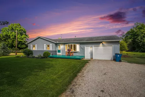 47575 County Road 665, Paw Paw, MI 49079