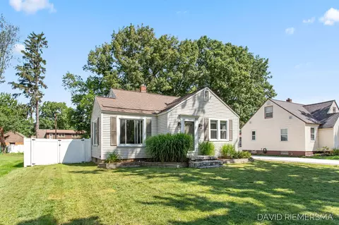 109 E 34th St, Holland, MI 49423