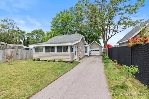 19 Jordan St SW, Wyoming, MI 49548
