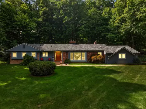 37977 Tralee Trl, Northville, MI 48167