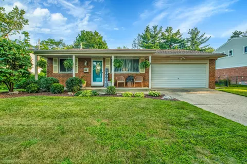 33129 Tall Oaks St, Farmington, MI 48336
