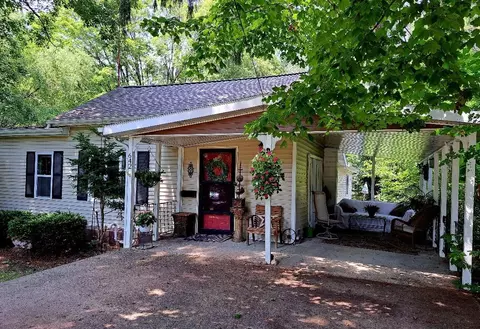 642 W Bridge St, Plainwell, MI 49080