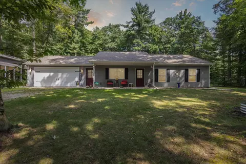 9764 Blackhawk Trl, Howard City, MI 49329