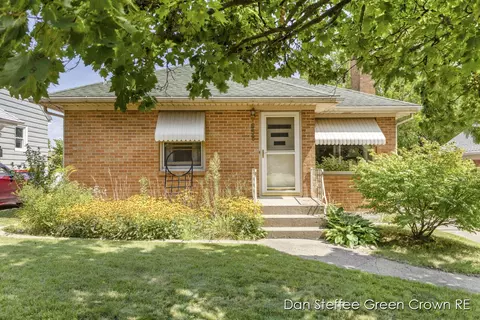 658 Pine Ave NW, Grand Rapids, MI 49504
