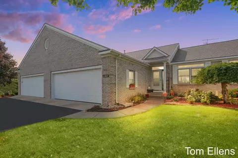 6661 Cedargrove Pt #97, Jenison, MI 49428