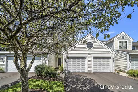 701 Sun Chase Dr, Holland, MI 49424