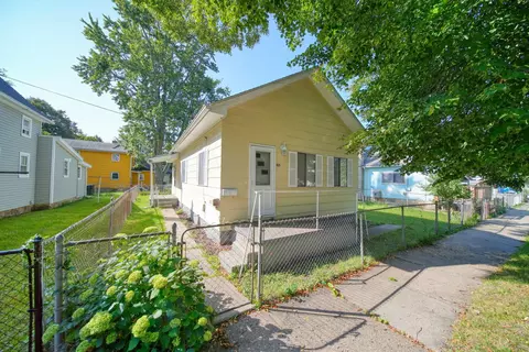 413 Quarry St, Jackson, MI 49201 photo 2