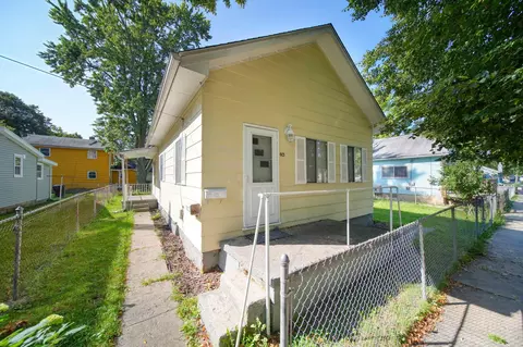 413 Quarry St, Jackson, MI 49201
